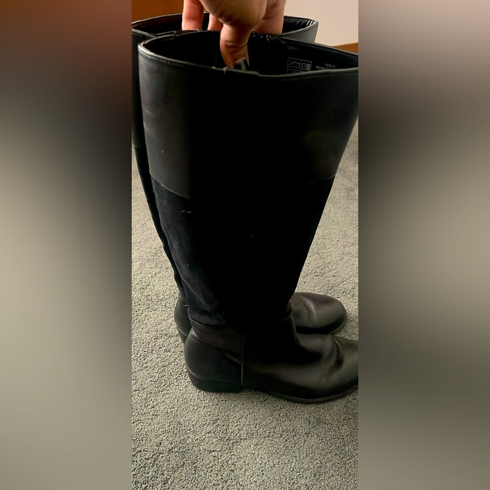 Black boots size 8